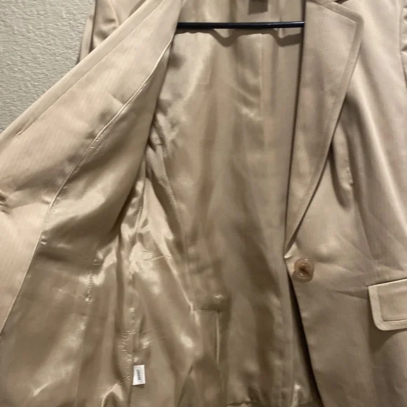 Ann Taylor suit. - Picture 5 of 9